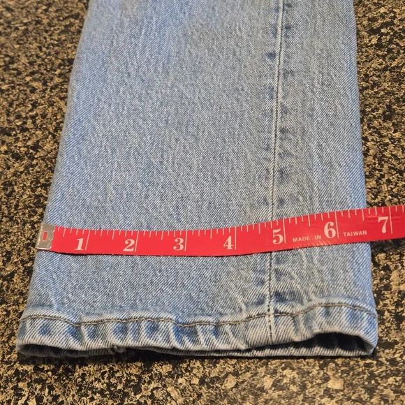 Levi’s 501 Women’s 26x30 Slim Straight Jeans Light Wash Button Fly High Rise EUC - Picture 16 of 16